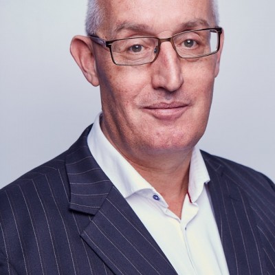 André